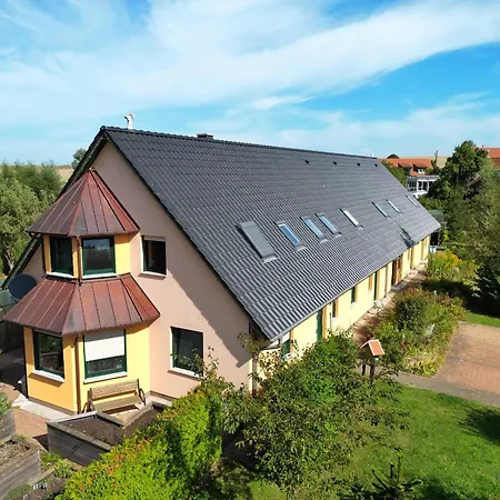 펜션 Im Reihenhaus Petermann 4 *