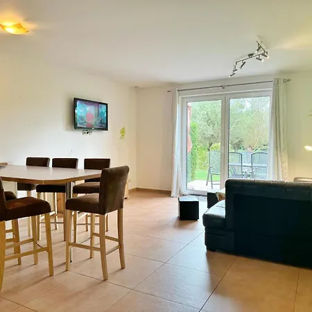 Im Reihenhaus Petermann 4 * Neuhof (Rugen)