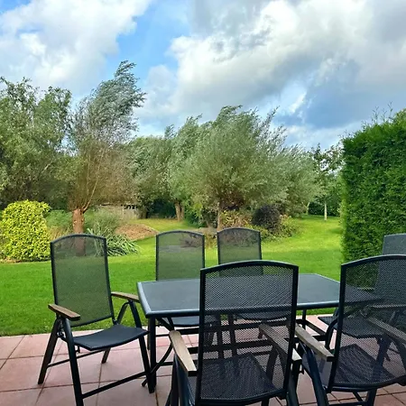 Im Reihenhaus Petermann 4 * Neuhof (Rugen)