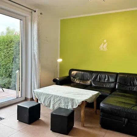 Im Reihenhaus Petermann 4 *