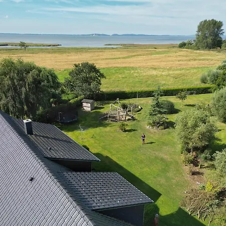 Im Reihenhaus Petermann 4 Neuhof (Rugen)