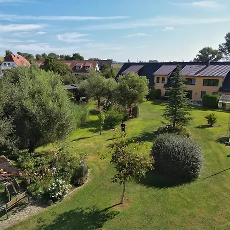 Im Reihenhaus Petermann 4 *